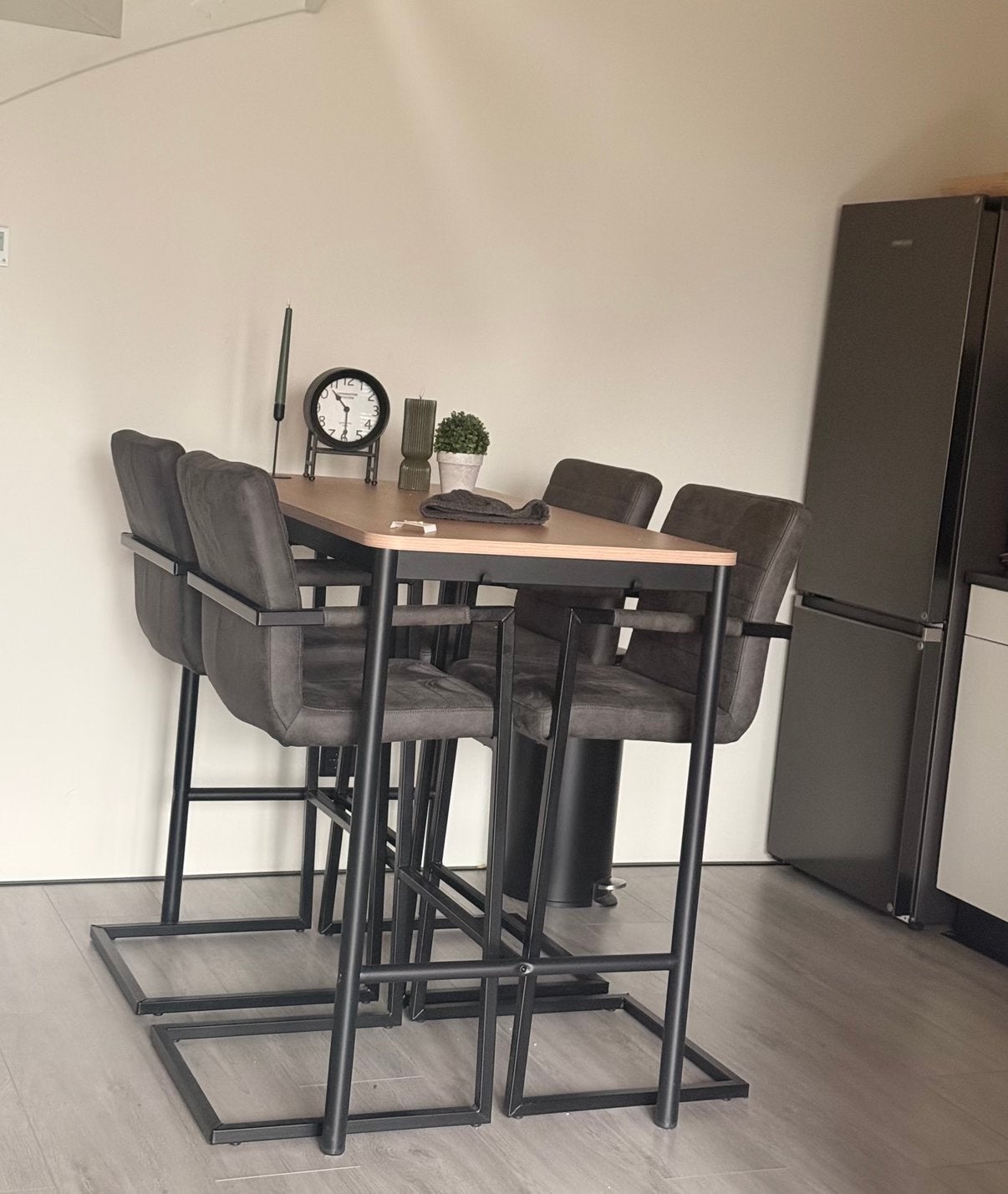 Bartafel/eettafel met 4 hoge stoelen, Ophalen, Zo goed als nieuw