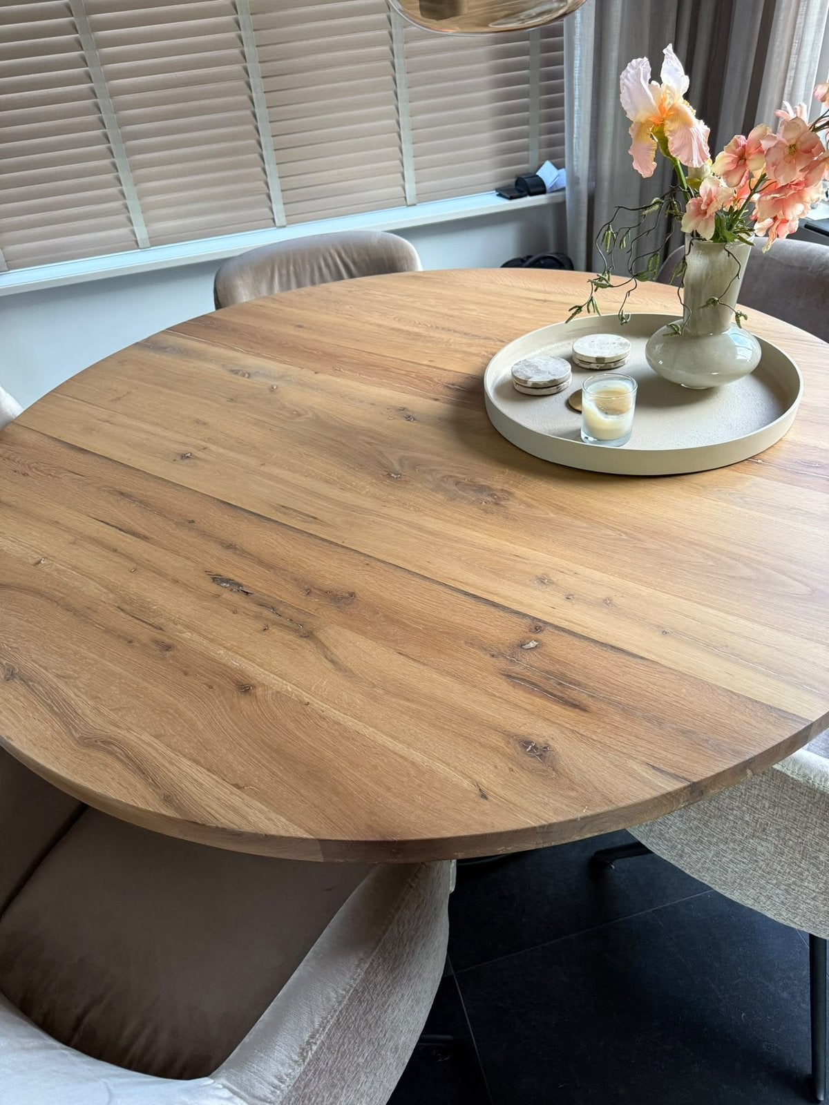 Foto 4 van Ronde eettafel met stalen poot - direct af te halen