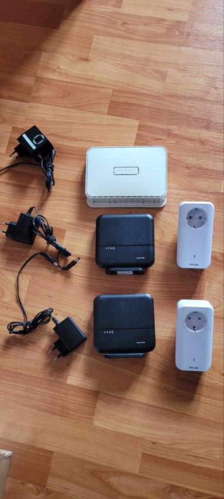 Netgear Router, Arcadyn Experia WiFi en Devolo Powerline, Computers en Software, Routers en Modems, Gebruikt, Router, Ophalen of Verzenden