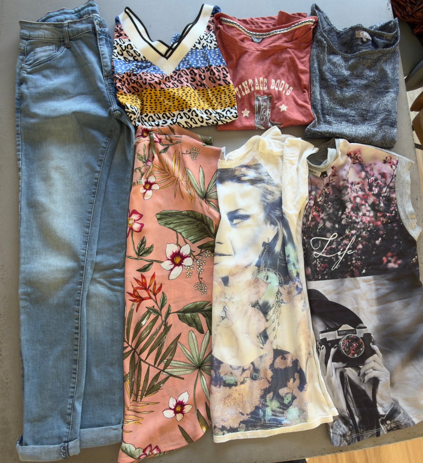 Dames kleding set, maat M broek en 6 t-shirts voor €20!, Ophalen of Verzenden, Gedragen, Maat 38/40 (M)