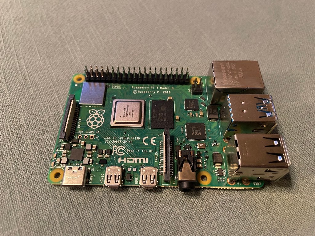 Raspberry Pi 4 Model B - 2GB RAM, Hobby en Vrije tijd, Elektronica-componenten, Ophalen of Verzenden, Zo goed als nieuw
