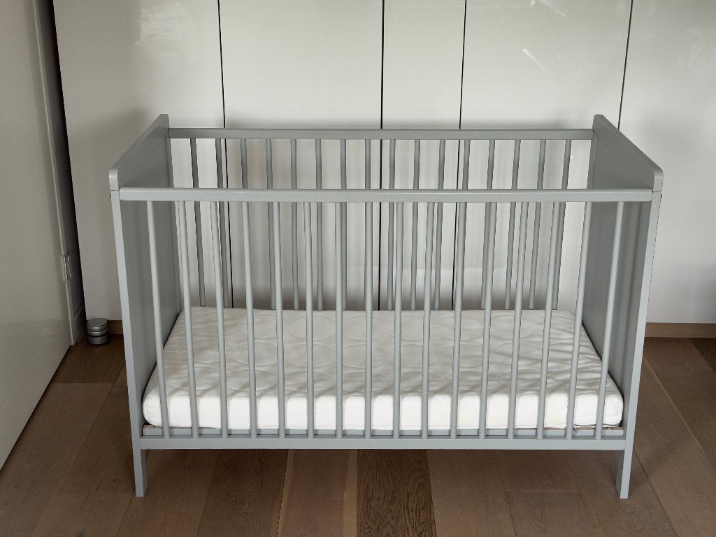 Verstelbare ledikant 60x120 met matras en aerosleep hoezen, Ophalen, Gebruikt, Ledikant