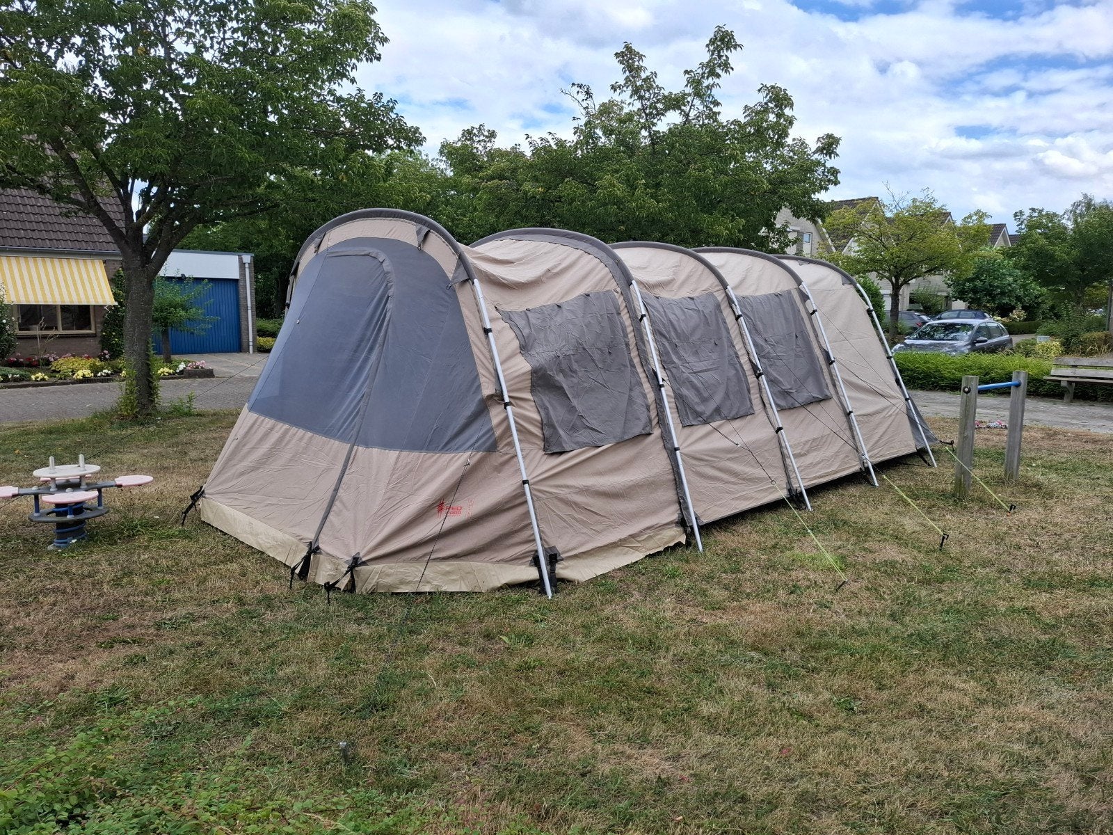 Zeer nette vierpersoons tent, Ophalen, Zo goed als nieuw, Tot en met 4