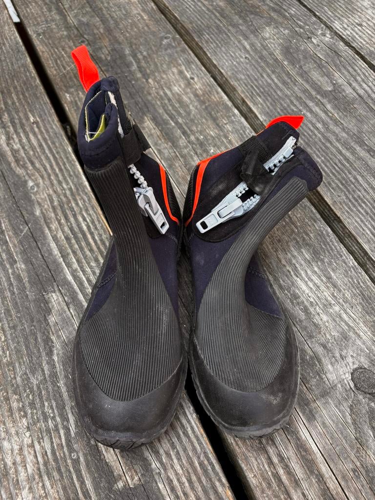 Zeil/surf schoenen maat 33/34, Ophalen, Zo goed als nieuw, Kind, Zeil- of Surfschoenen