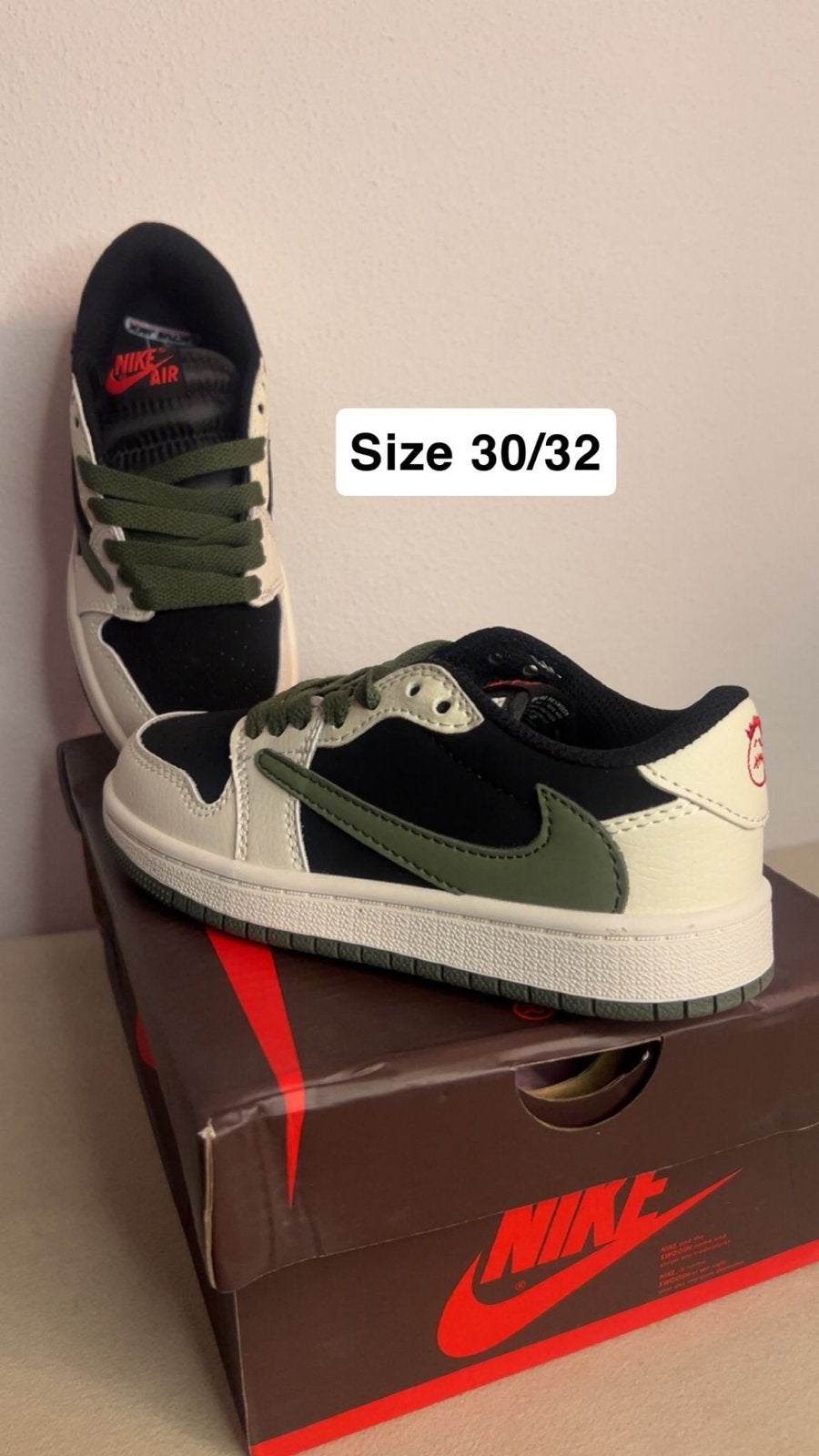 Travis Scott sneakers - maten 30 en 32, Kinderen en Baby's, Ophalen of Verzenden, Nieuw, Jongen of Meisje, Sportschoenen