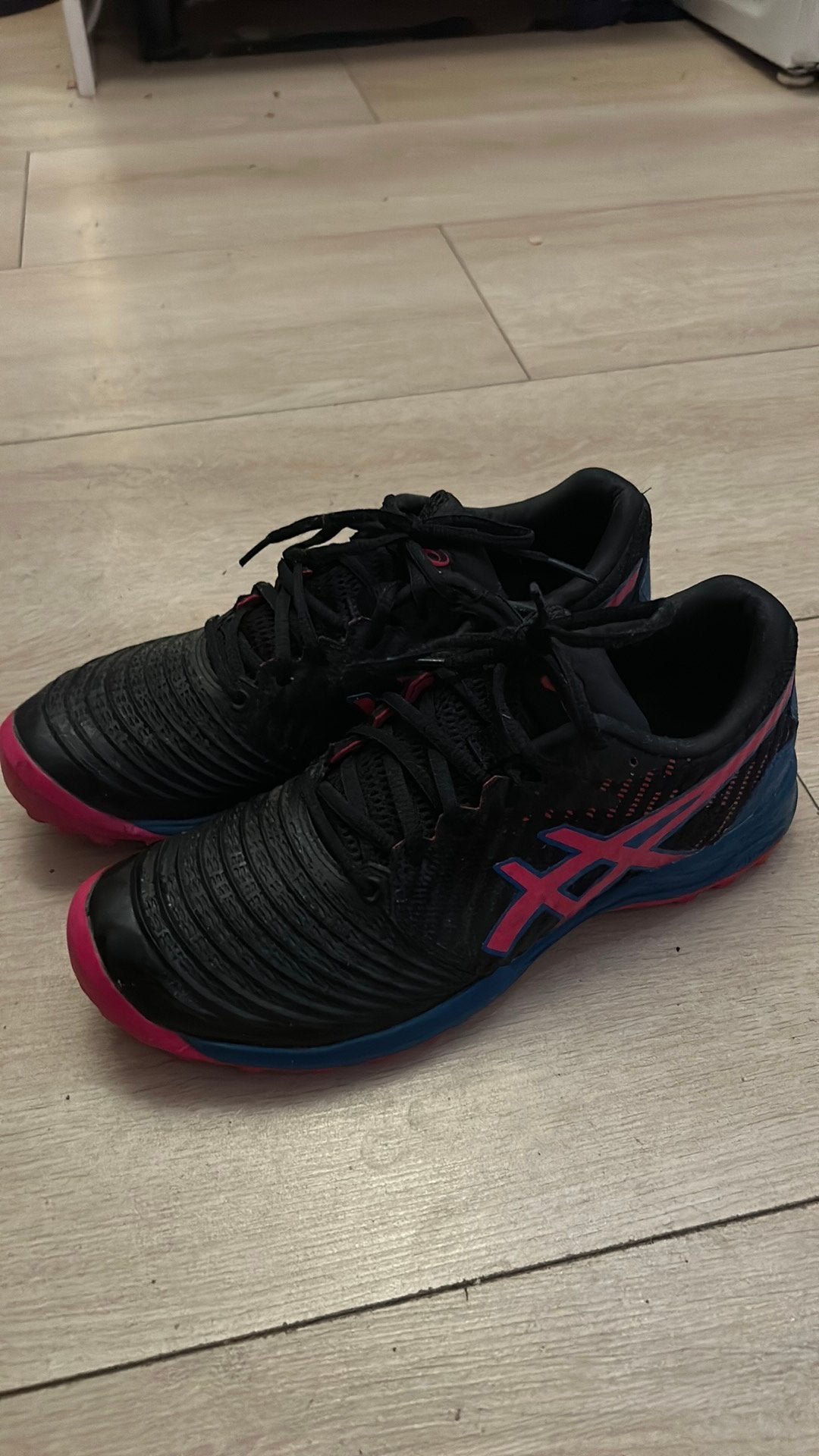 Asics hockeyschoenen maat 39,5, Ophalen of Verzenden, Zo goed als nieuw, Schoenen