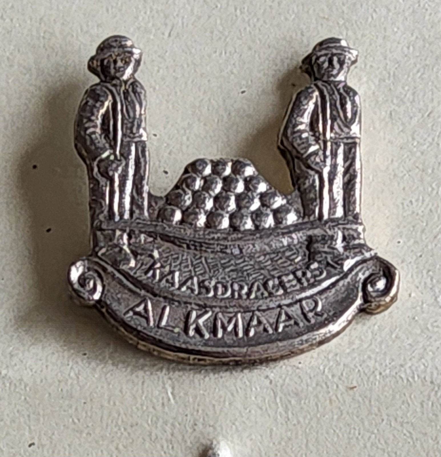 Vintage Speldje Kaasdragers Alkmaar, Ophalen of Verzenden, Gebruikt, Stad of Land, Speldje of Pin