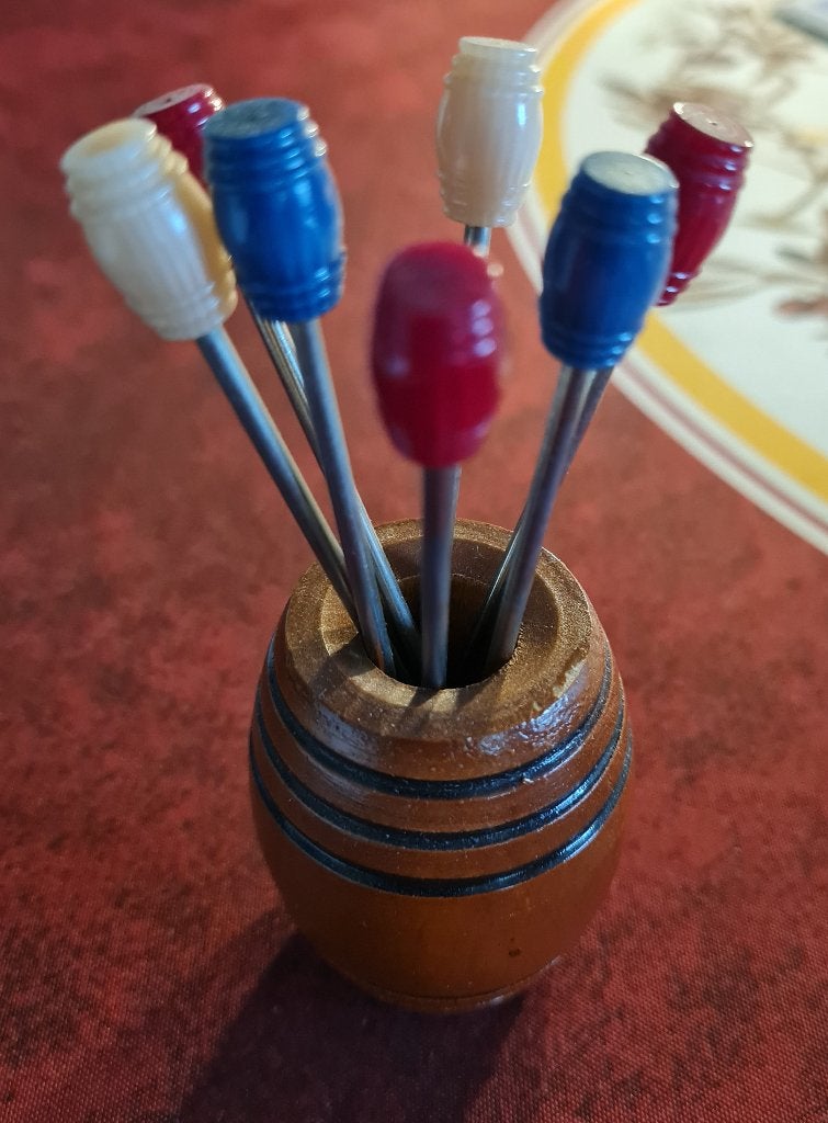 Vintage tonnetje met bijbehorende cocktailprikkers, Ophalen of Verzenden