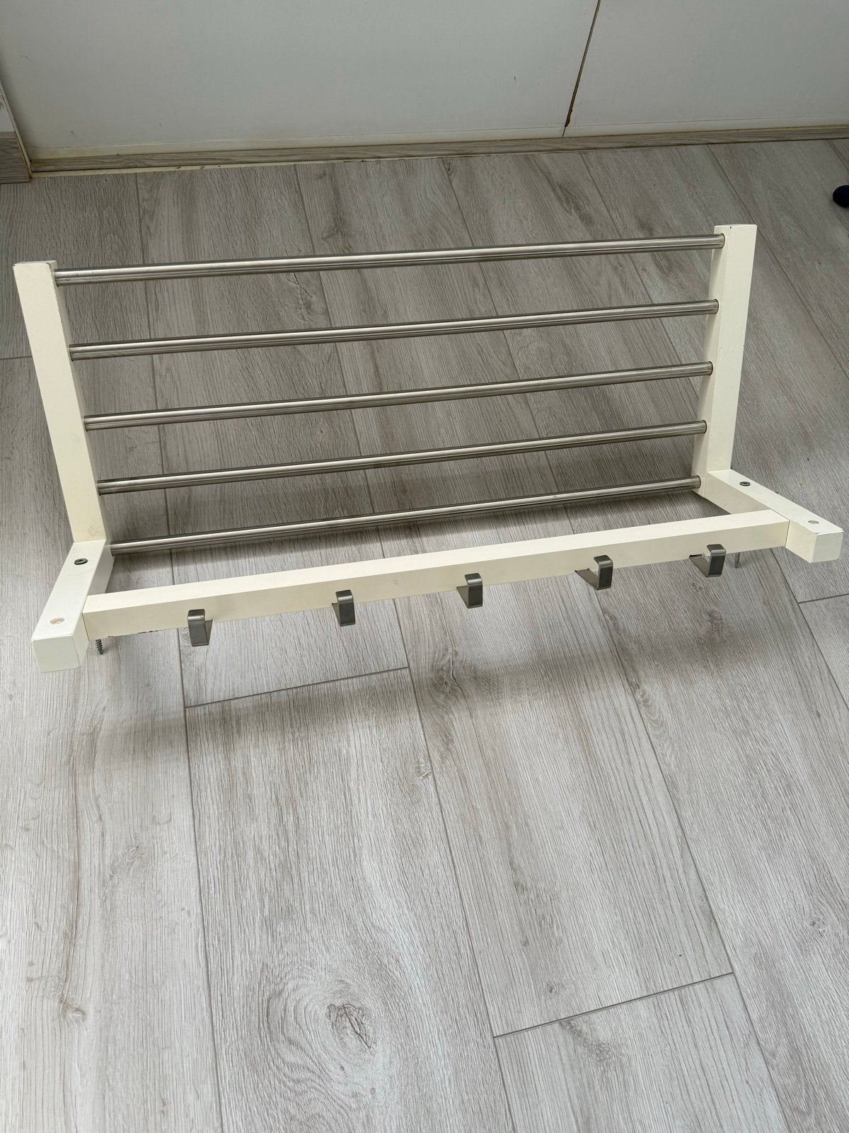IKEA TJUSIG Wandkapstok met hoedenplank, wit, Zo goed als nieuw, Minder dan 100 cm, Hout, Ophalen