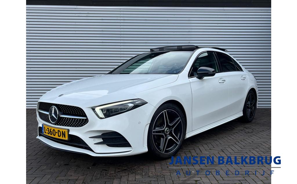 Mercedes-Benz A-Klasse 180 Business Solution AMG panorama da, Auto's, Mercedes-Benz, 12 maanden, 136 pk, 4 cilinders, Wit