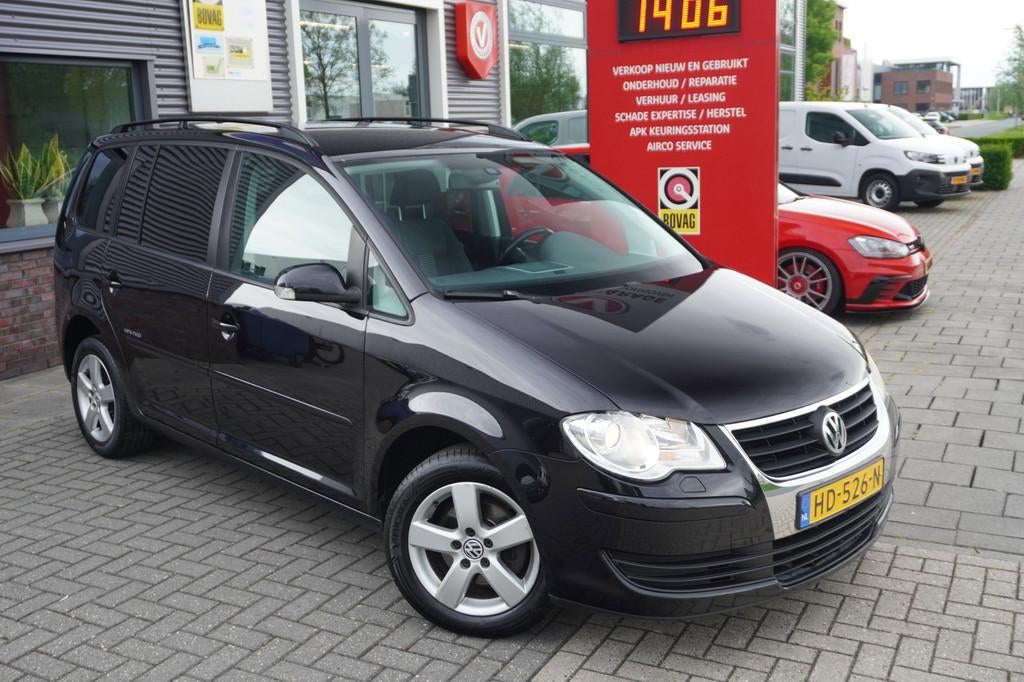 Volkswagen Touran 1.6 Trendline 7p / Trekhaak / Stoelverwarm, Voorwielaandrijving, Stof, Gebruikt, Zwart