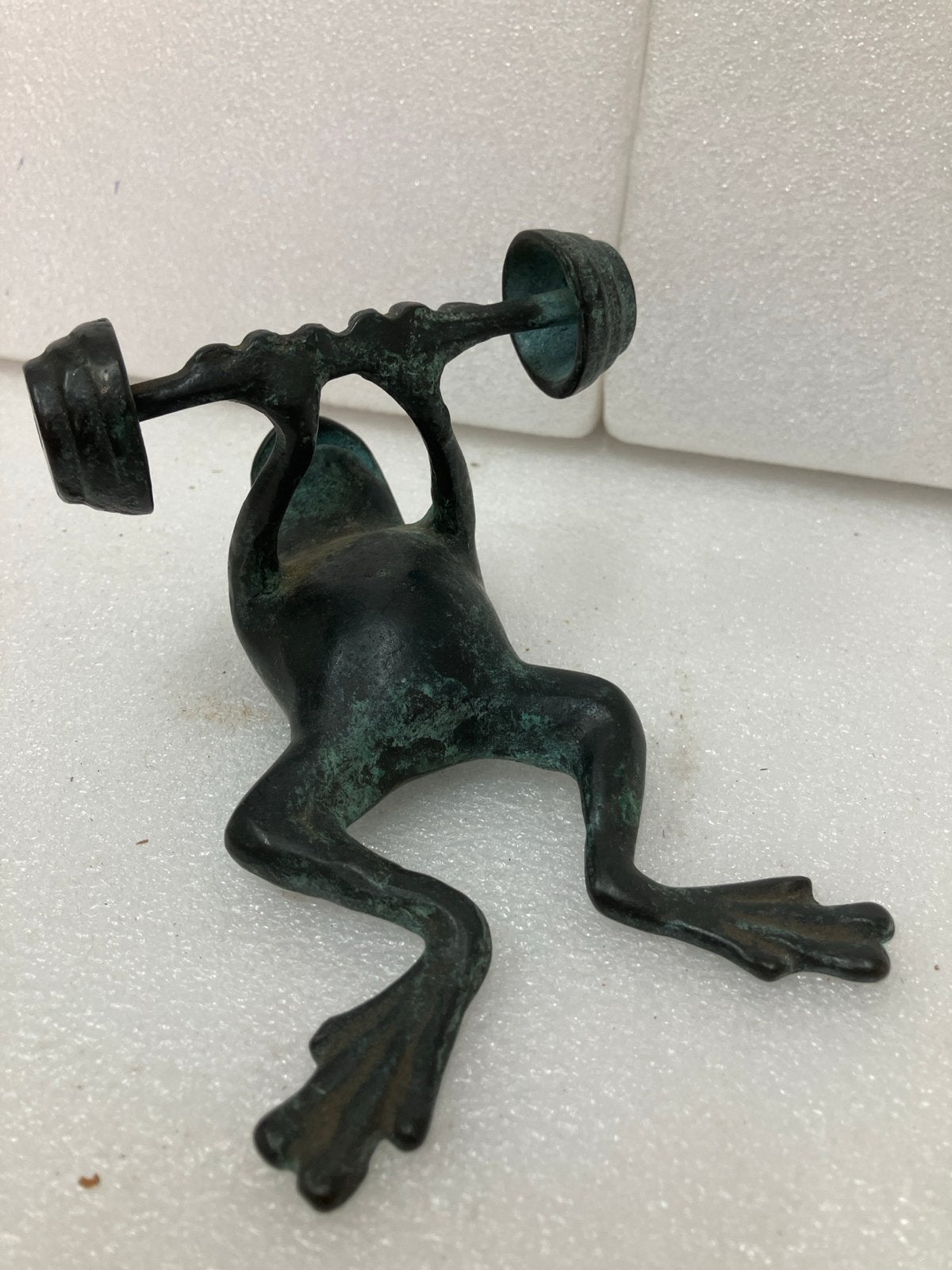 Bronzen Kikker met Halter - Uniek Decoratief Beeldje, Overige onderwerpen, Minder dan 20 cm, Ophalen of Verzenden, Gepatineerd