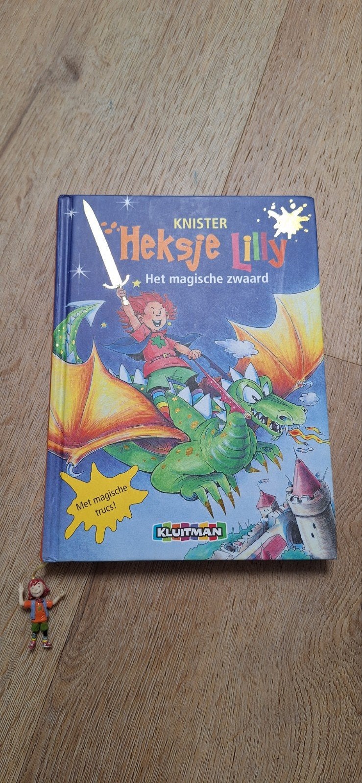 Boek Heksje Lilly Het magische zwaard, Ophalen of Verzenden, Gelezen, Knister, Fictie algemeen
