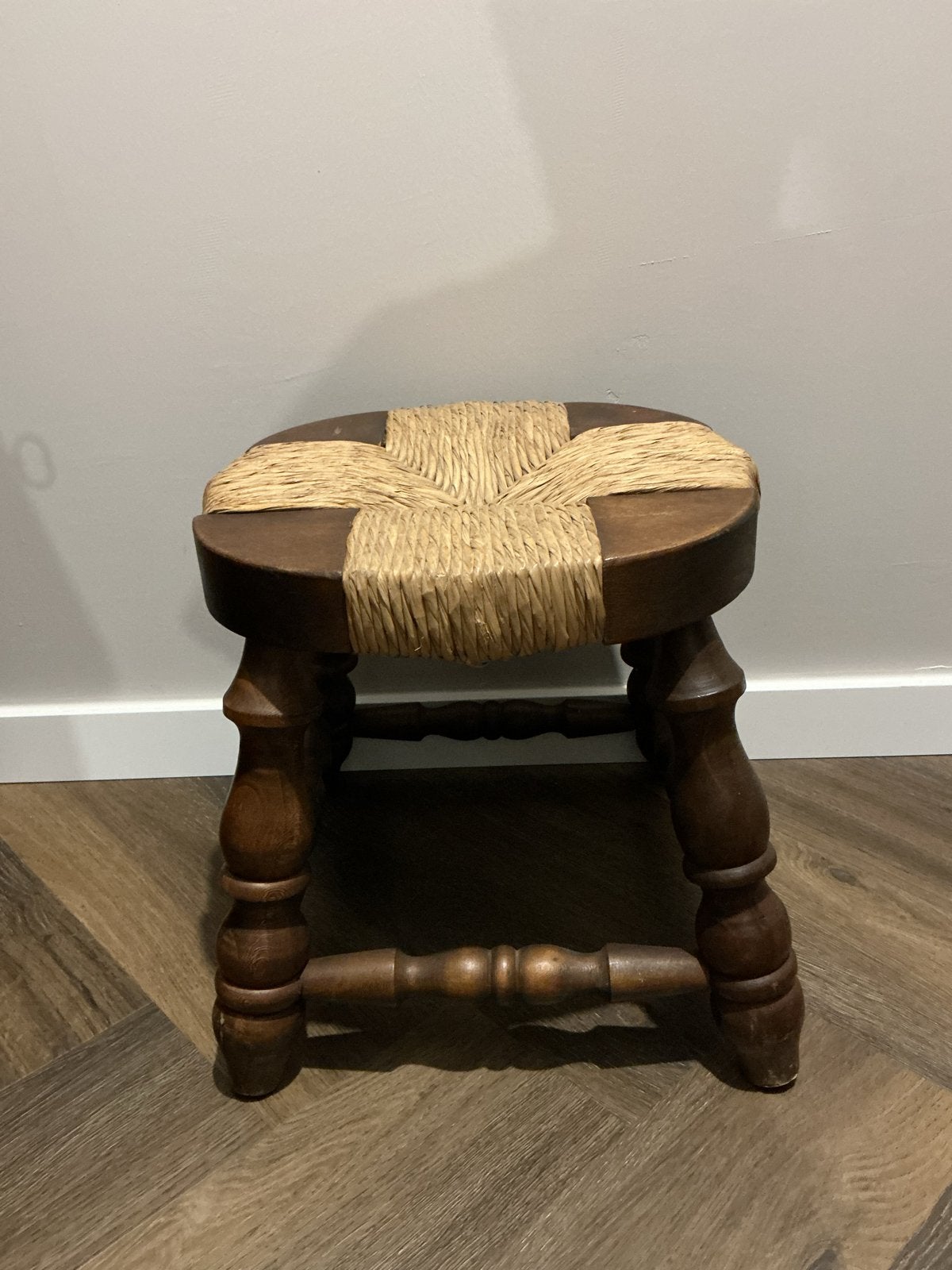 Houten krukje met rieten zitting - 35 cm hoog, Ophalen, Gebruikt, Hout