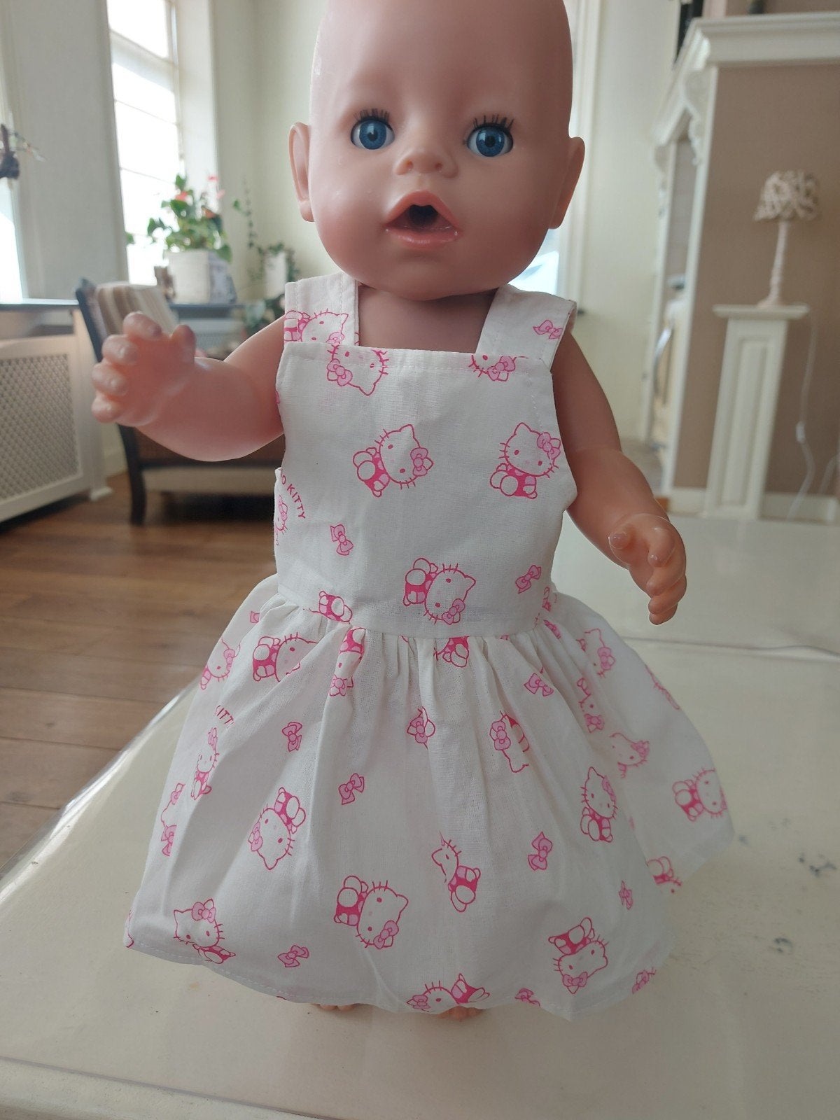 Mooie zomer jurk hello kitty baby bonpop 43cm, Ophalen of Verzenden, Nieuw, Babypop