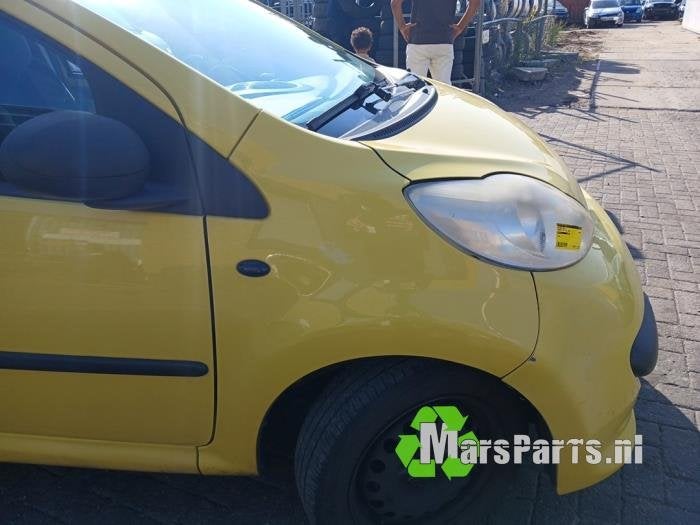 Scherm rechts-voor van een Peugeot 107, Gebruikt, -, -, Ophalen of Verzenden