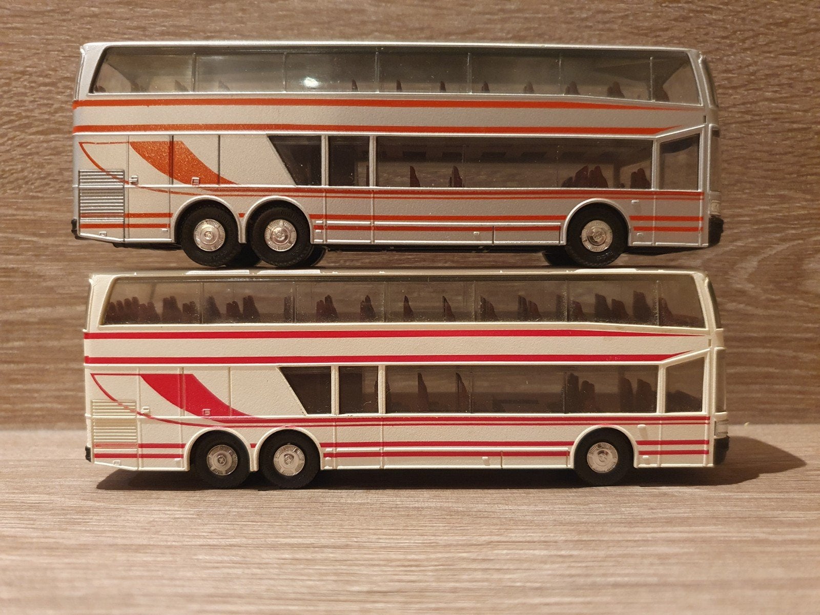 Herpa set 2 stuks Setra S228DT grijs en wit 1:87, Ophalen of Verzenden, Gebruikt, Bus of Vrachtwagen, Herpa
