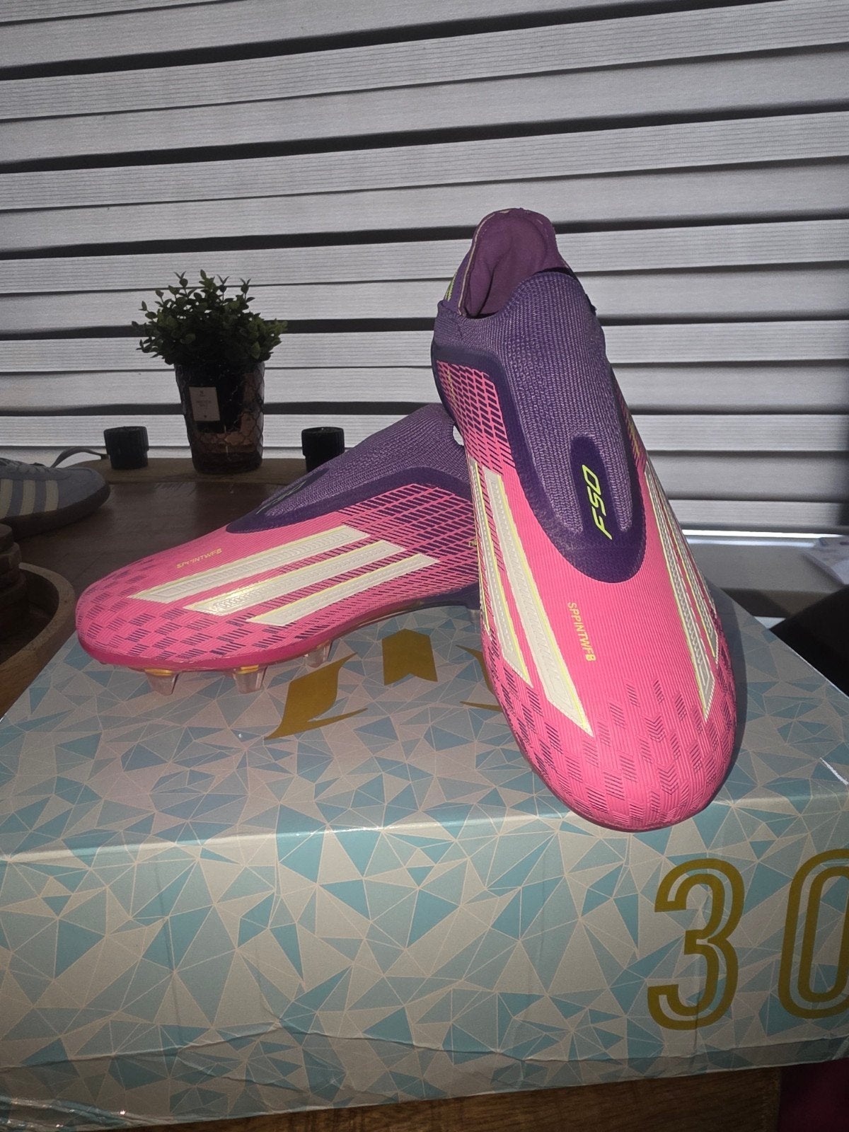 Adidas F50 Voetbalschoenen – Maat 35, Ophalen of Verzenden, Nieuw, Schoenen
