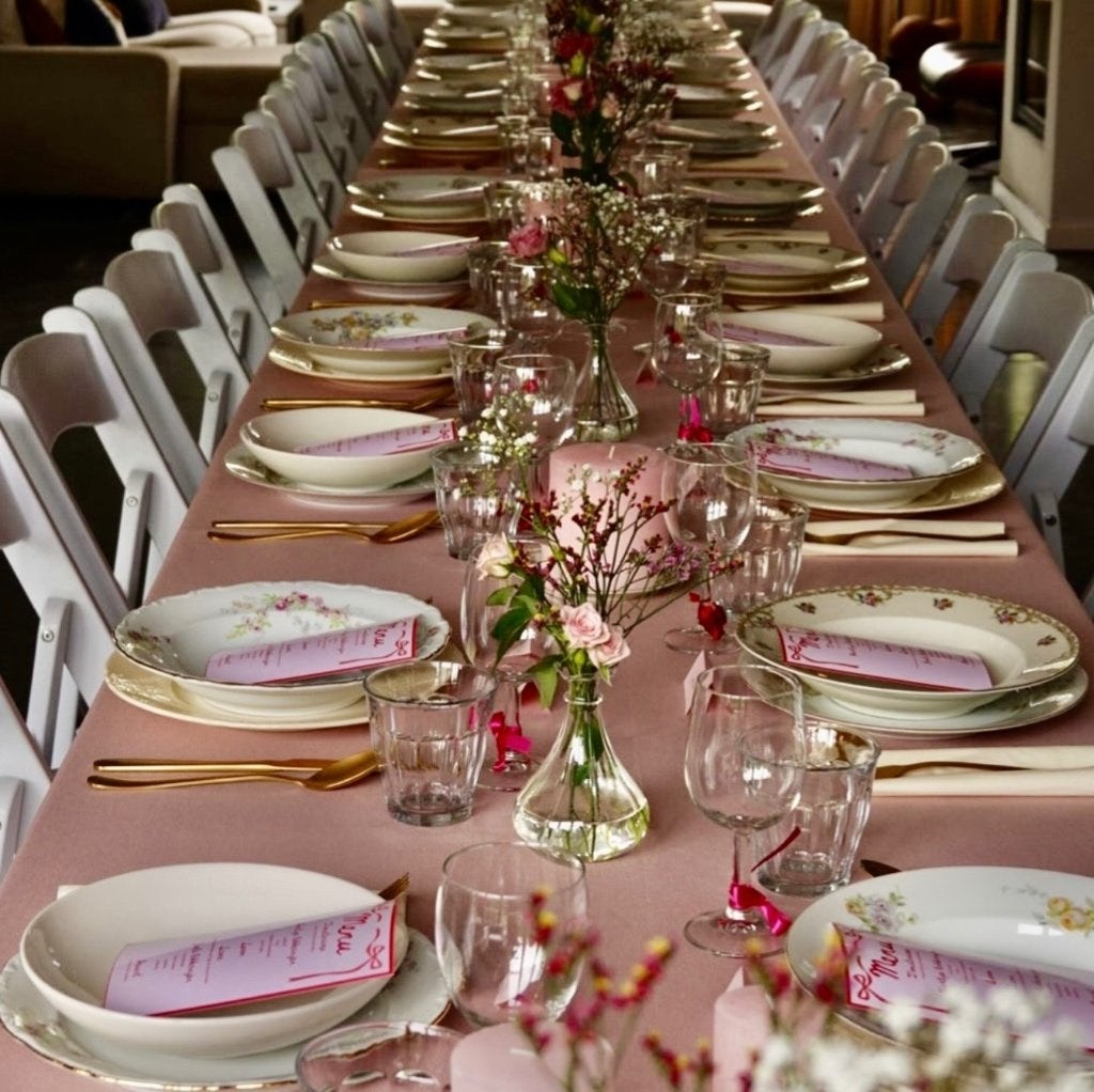 Oma’s servies te huur voor diner, bloemen en gouden randjes, Ophalen, Gebruikt, Bord(en), Overige stijlen