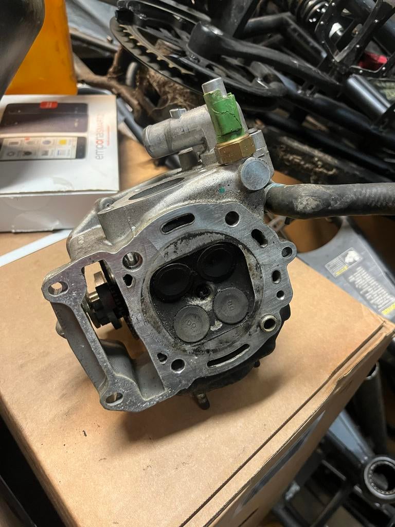 Cilinderkop piaggio 4t 4v MP3, Beverly, GTS, Motoren, Ophalen of Verzenden, Gebruikt