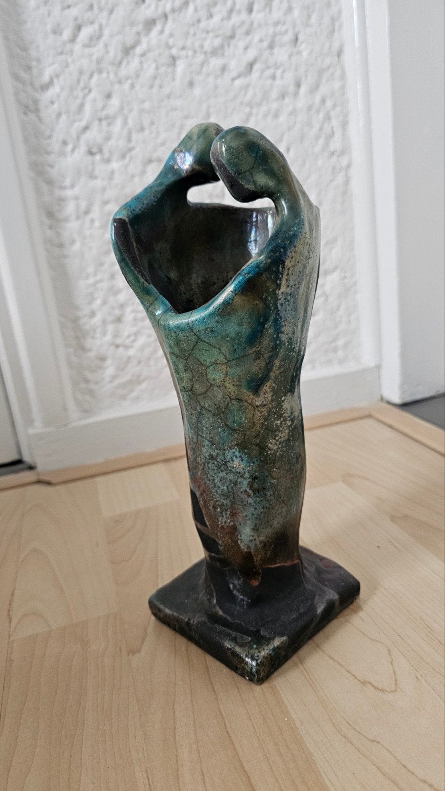 Geborgen paar sculptuur - Turkoois, Antiek en Kunst, Ophalen, Geglazuurd, 20 - 50 cm, Beeld