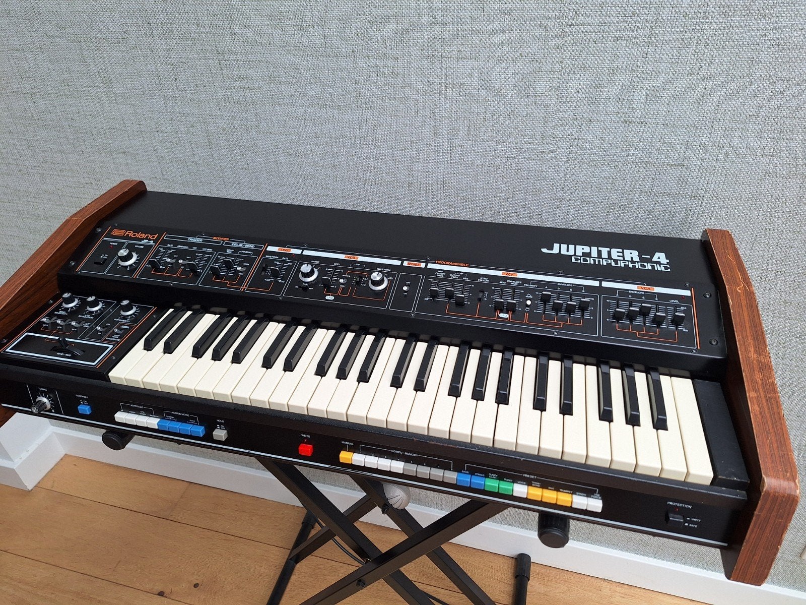 Roland Jupiter 4 - Volledig gereviseerd, MIDI, Muziek en Instrumenten, Ophalen, Zo goed als nieuw, 49 toetsen, Roland