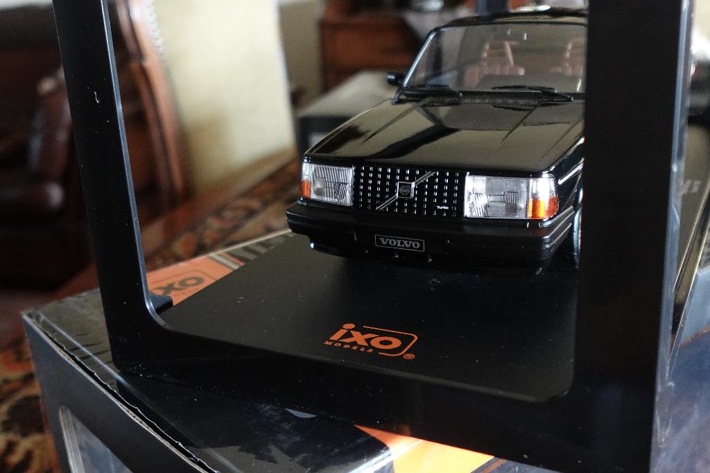 ZEER MOOIE VOLVO 240 TURBO  CUSTOM 1983 IX MODELS IN OVP, Ophalen of Verzenden, Zo goed als nieuw, Auto, Overige merken