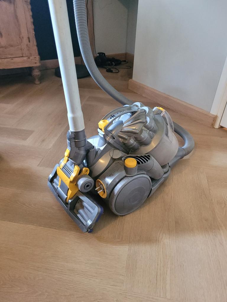 Dyson DC08 Root Cyclone stofzuiger - Krachtig en zakloos, Gebruikt, Geschikt voor harde vloeren, Ophalen of Verzenden, 1600 tot 2000 watt