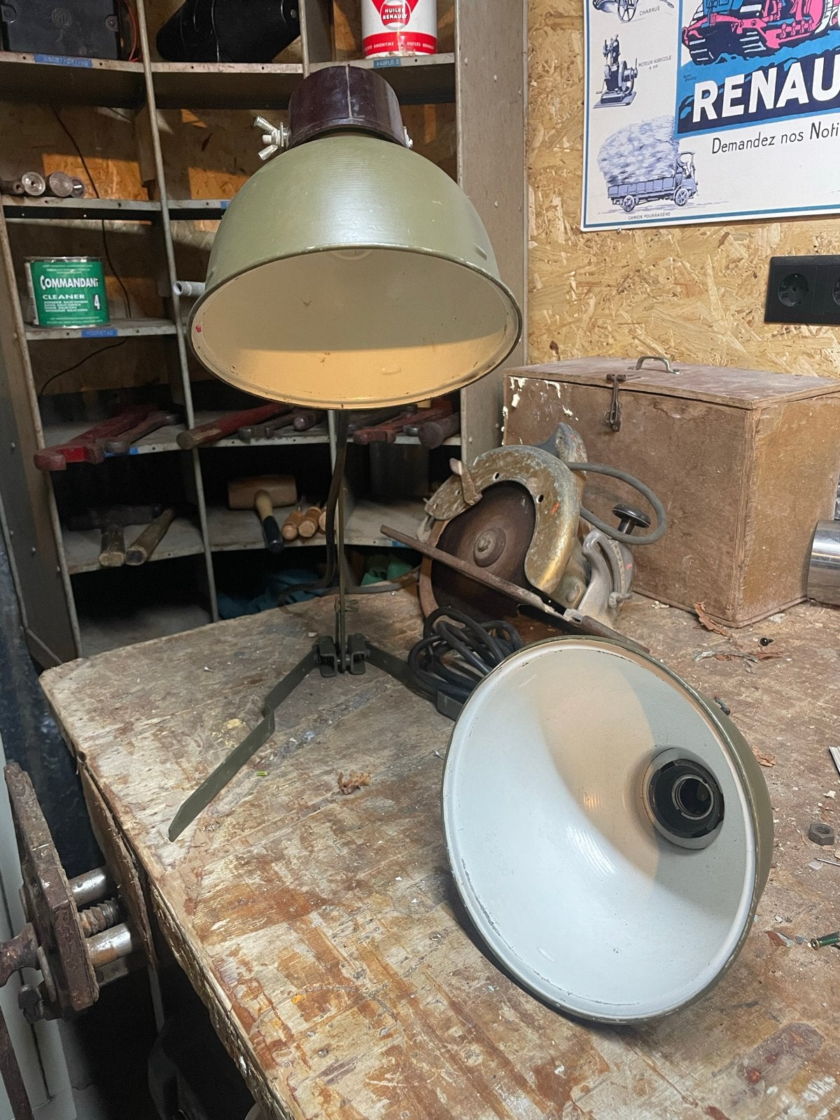 Set van 2 Vintage Industriële Legerlampen met Bakeliet, Ophalen of Verzenden