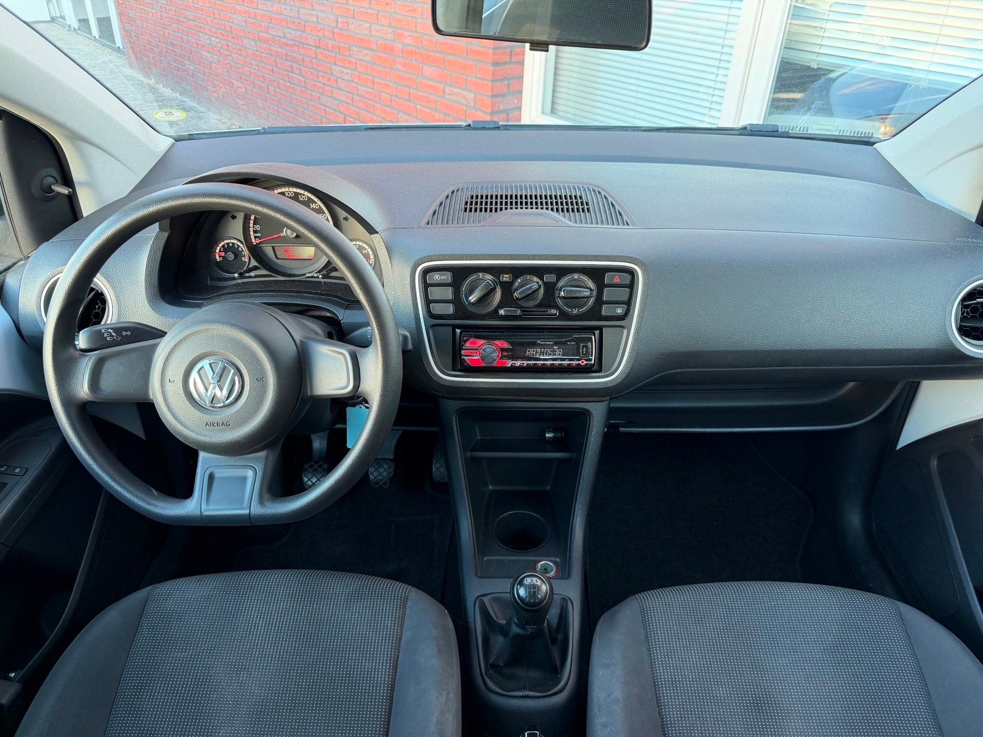 Volkswagen Up! 1.0 take up! BlueMotion / Airco / 5DRS / NAP, Voorwielaandrijving, Euro 5, Stof, Gebruikt