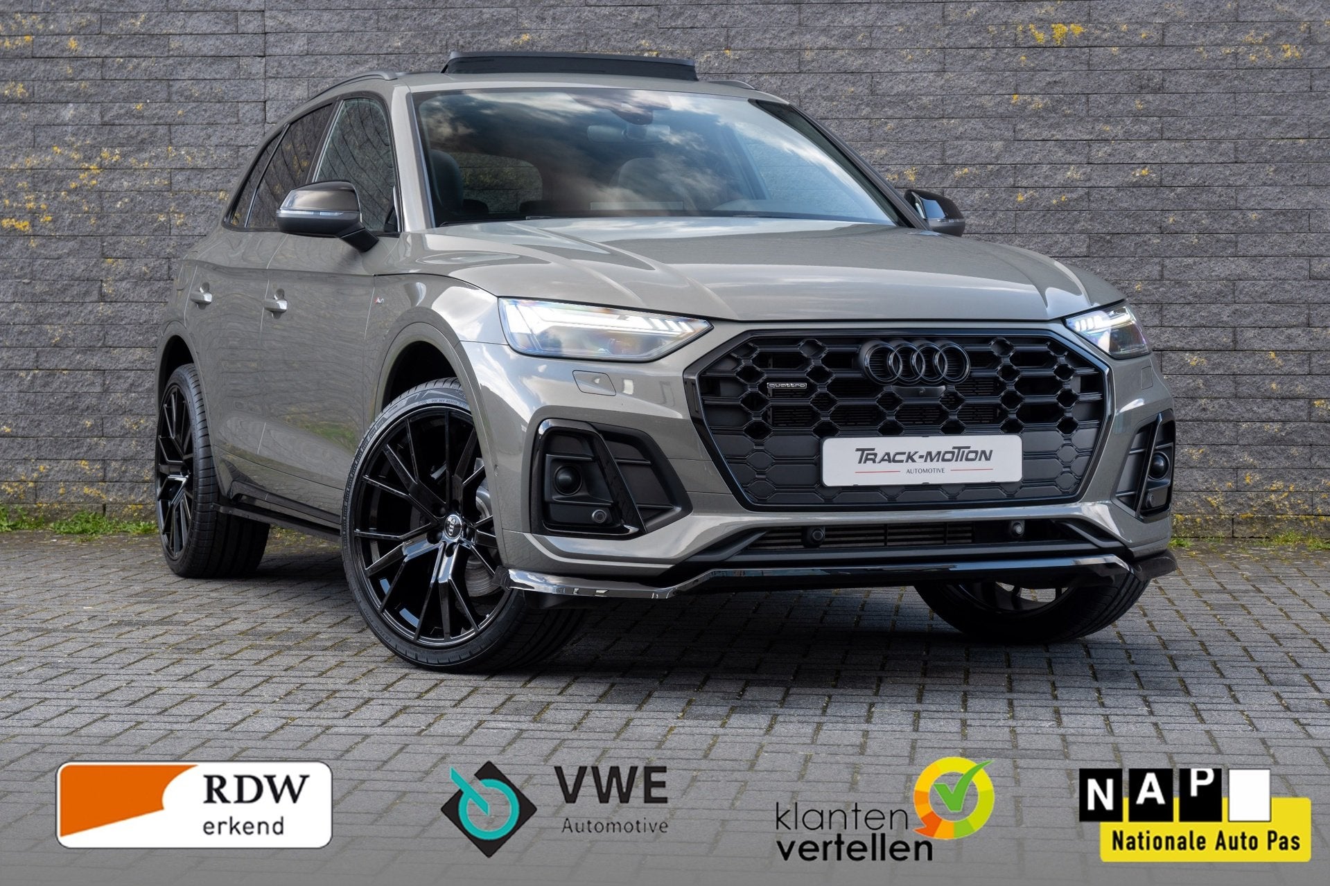 Audi Q5 50 TFSI e S edition chronosgrey Panoramadak, Auto's, Audi, Automaat, Gebruikt, 4 cilinders, Leder en Stof
