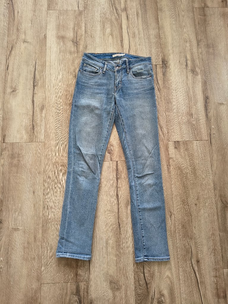Prachtige blauwe spijkerbroek van Levi's, Levi 702 slim, S., Blauw, Onb, Ophalen of Verzenden, W27 (confectie 34) of kleiner