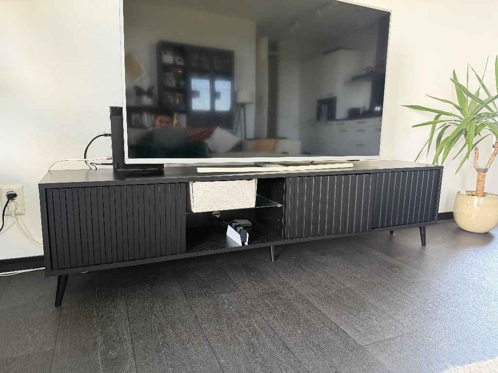 Modern Black TV Unit – Great Condition (Giulia, 175 cm), Ophalen, Overige materialen, Modern / contemporary, 150 tot 200 cm