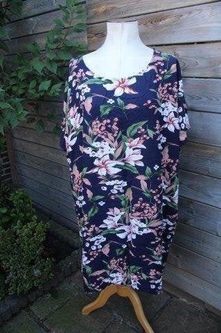 Jurk/ Tuniek donkerblauw bloem Zizzi mt L (50/52) Vaste AANB, Kleding | Dames, Grote Maten, Zizzi, Blauw, Jurk, Ophalen of Verzenden