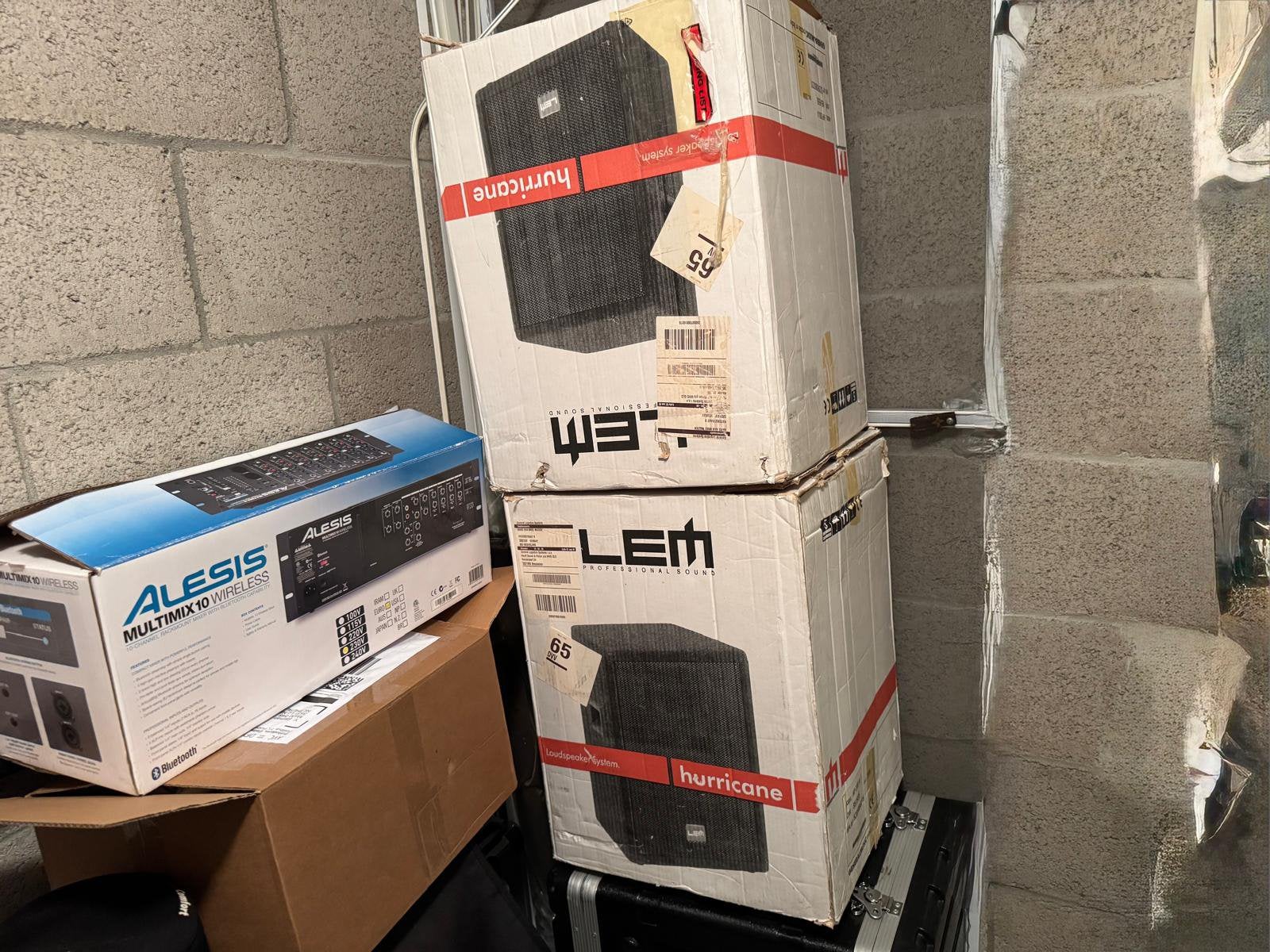 Lem actief + alesis mixer+ akg mic e.z., Ophalen, Zo goed als nieuw, Minder dan 45 cm