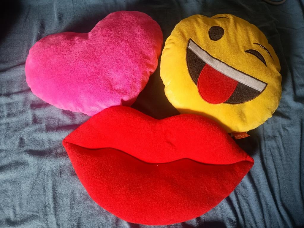 Set van 3 decoratieve kussentjes: Lippen, Emoji & Hart, Ophalen of Verzenden, Gebruikt, Overige kleuren, Overige vormen