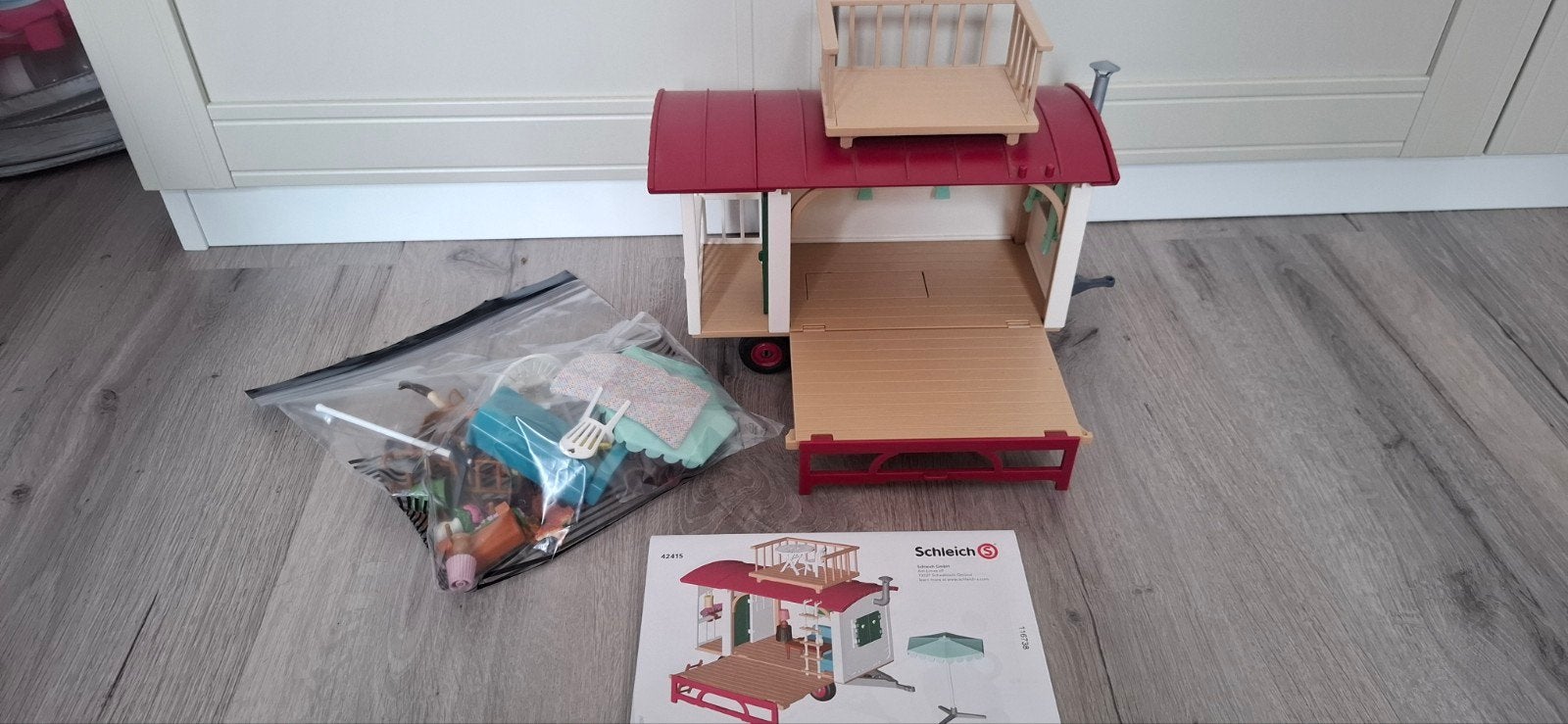 42415 Schleich Caravan met accessoires, Ophalen, Zo goed als nieuw