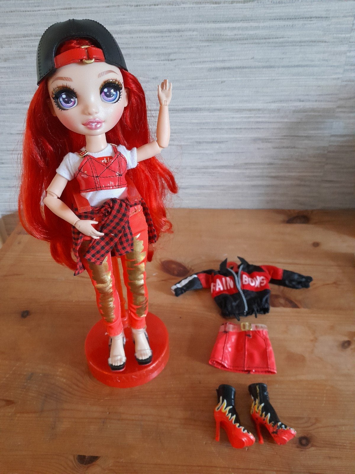 Rainbow High Ruby Anderson Red Fashion Doll Special Edition, Ophalen of Verzenden, Zo goed als nieuw, Overige typen