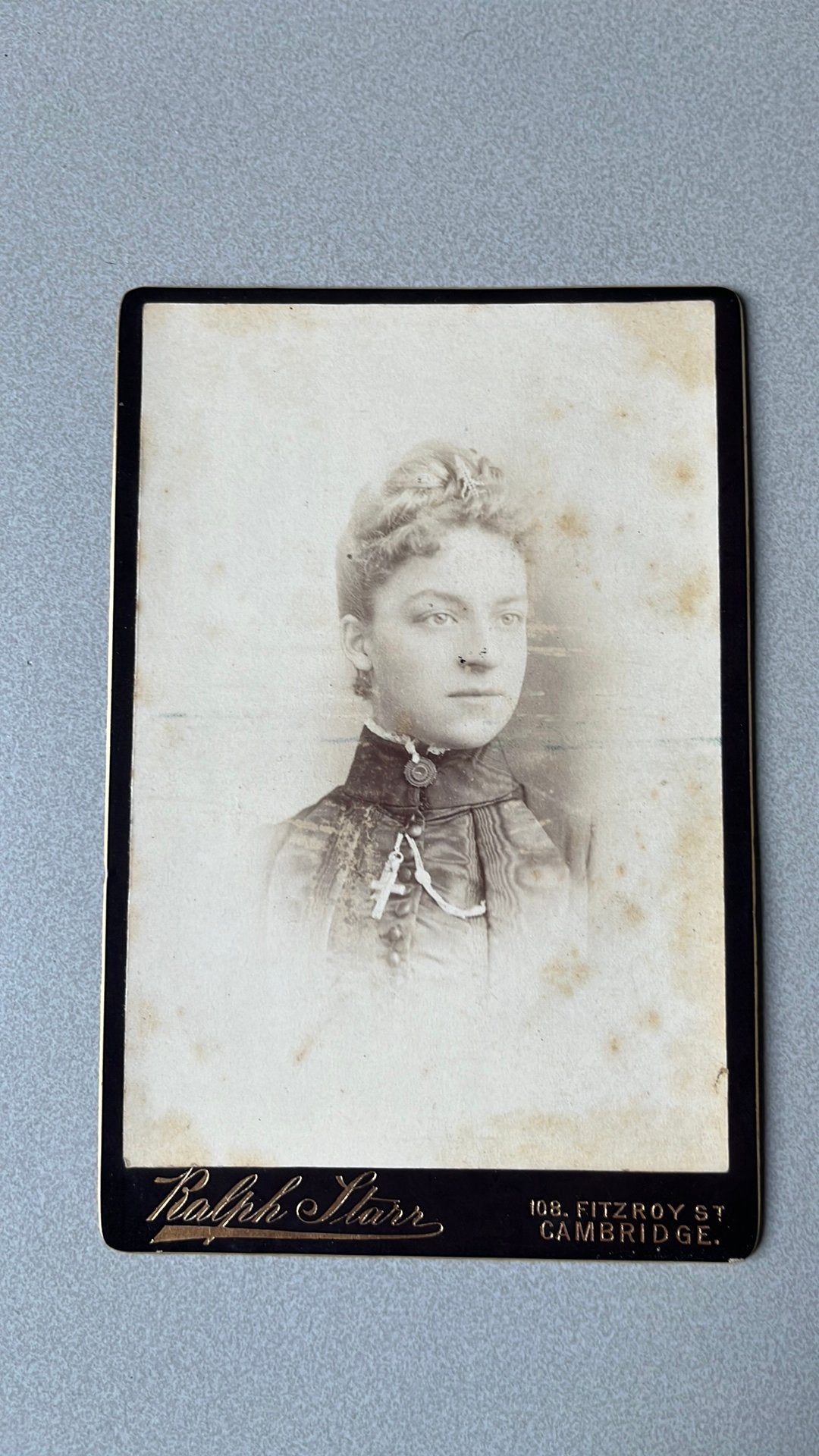 GroteAntieke fotokaart foto op kaart dame, Ophalen of Verzenden, Voor 1940, Gebruikt