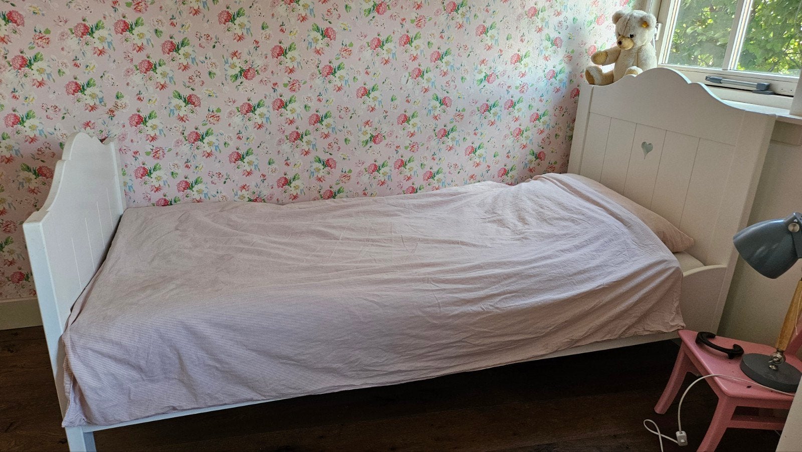 Timzowood eenpersoonsbed 90x200 cm, wit met hartje, Huis en Inrichting, Ophalen, Gebruikt, 90 cm, Eenpersoons