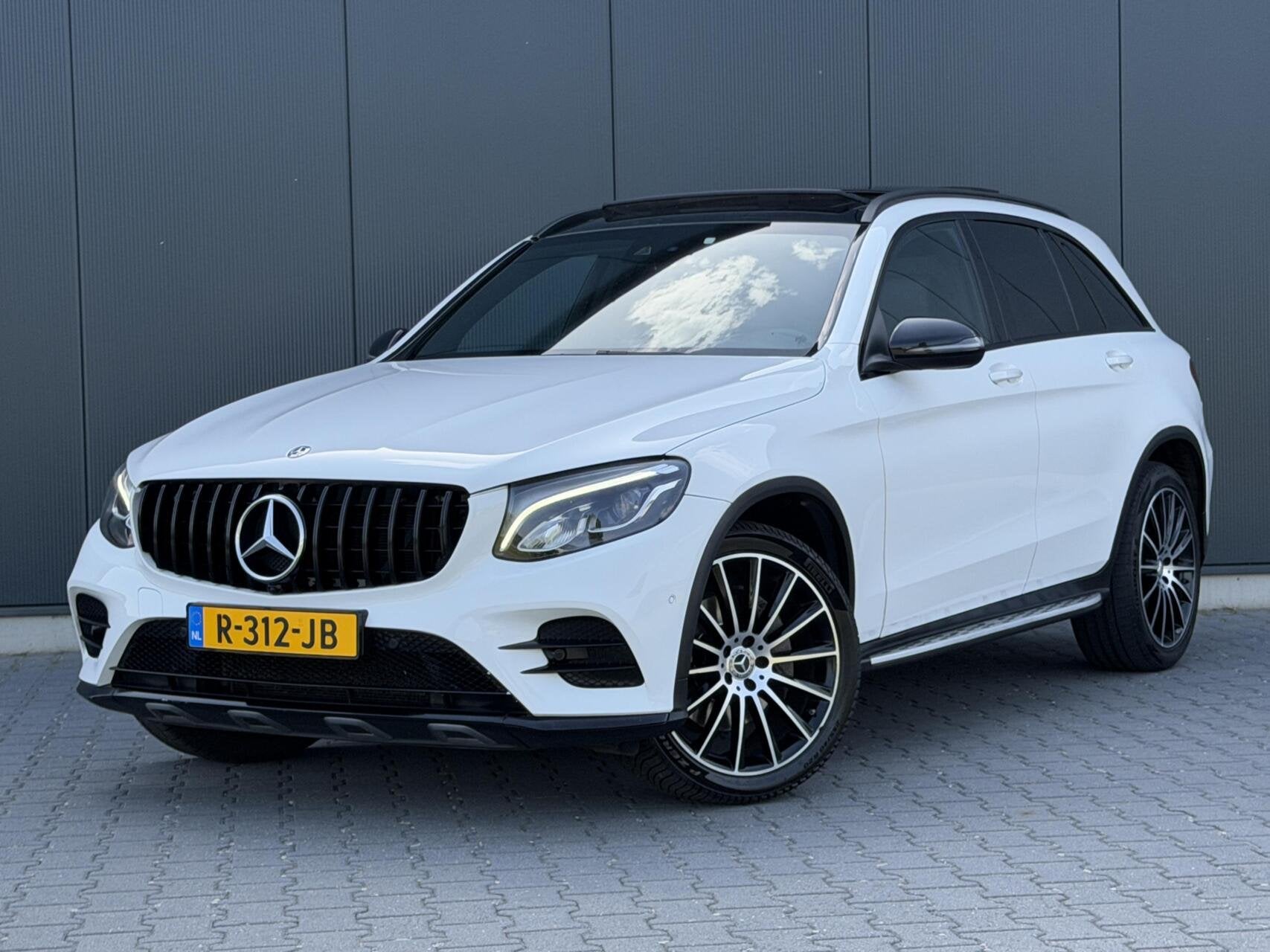Mercedes GLC-klasse 250 4MATIC AMG-Pakket Led - Pano - Leder, Automaat, 15 km/l, Gebruikt, 4 cilinders