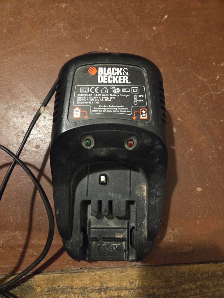 Black & Decker 14.4V Ni-Cd Acculader, Doe-het-zelf en Verbouw, Gereedschap | Boormachines, Ophalen of Verzenden, Gebruikt, Minder dan 400 watt