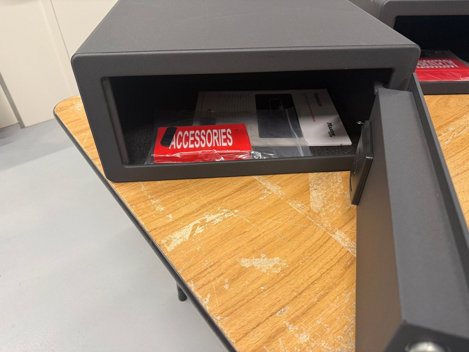 Foto 4 van De Raat Sentry LX110B Fingerprint Safe.