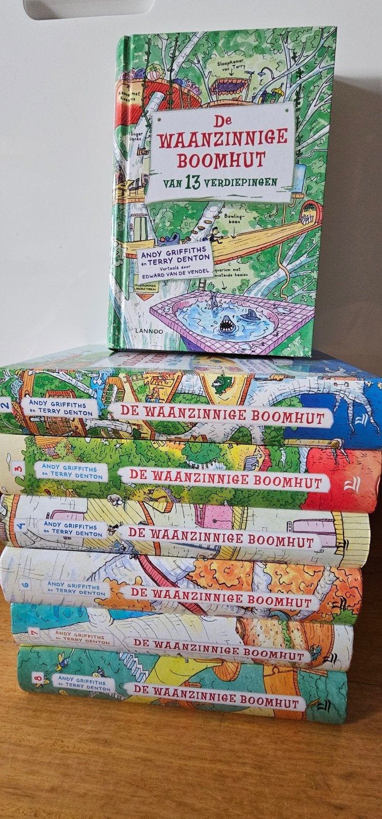 De Waanzinnige Boomhut deel 1 t/m 8 - Complete set, Ophalen of Verzenden, Zo goed als nieuw, Andy Griffiths en Terry Denton, Fictie algemeen