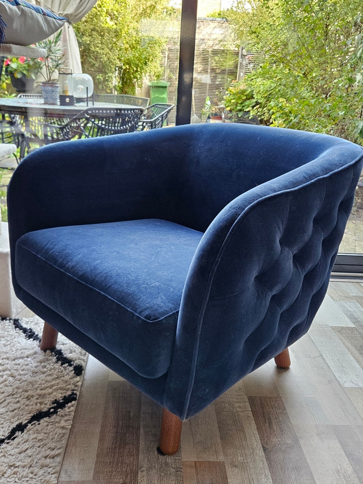 Luxe koningsblauwe Chesterfield-achtige fauteuil, Huis en Inrichting, Ophalen, Chesterfield-achtig, Klassiek, Luxe, 75 tot 100 cm