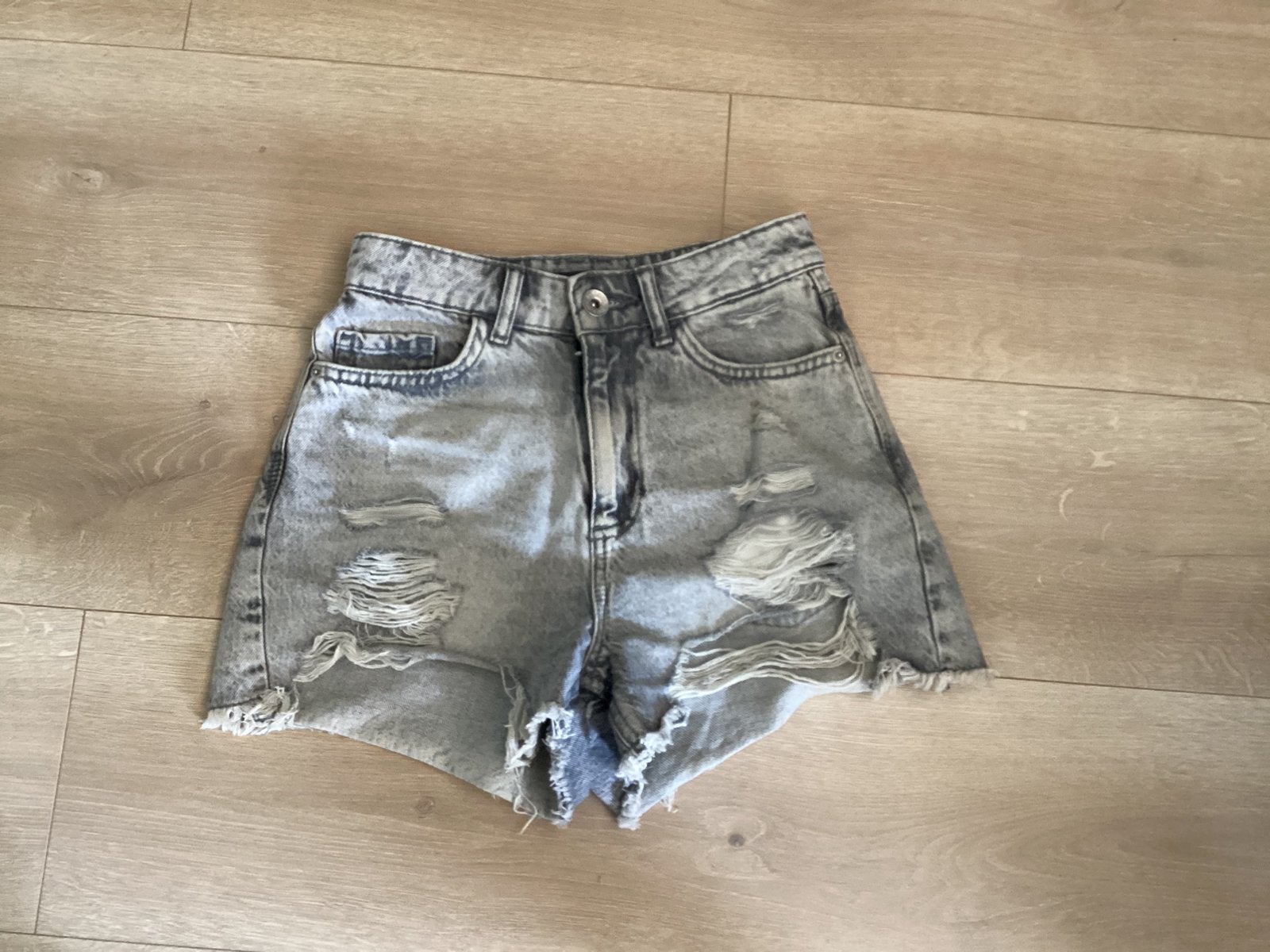 Korte broek short spijkerbroek grijs FB sister XXS, Kleding | Dames, Ophalen of Verzenden, Zo goed als nieuw, Grijs, W27 (confectie 34) of kleiner