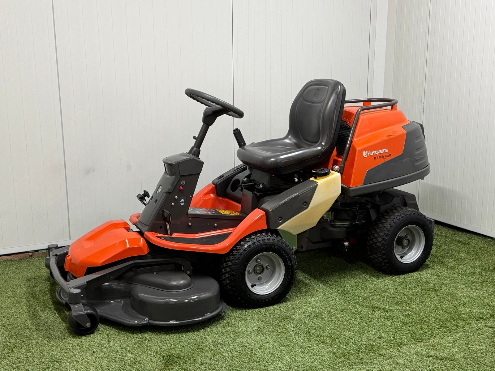 Zeer nette Husqvarna R418Ts AWD zitmaaier 2cil. 112cm. Hydro, Ophalen, Zo goed als nieuw