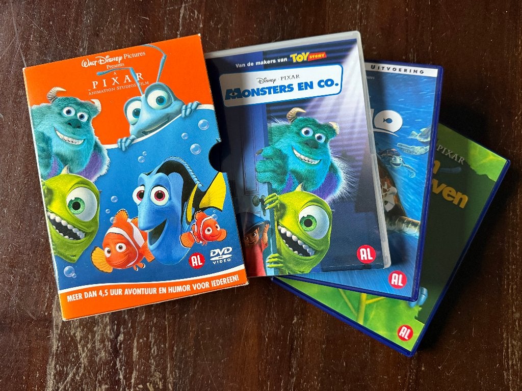 Disney Pixar (4 DVD Box) Finding Nemo, Monsters & Co, Luizen, Cd's en Dvd's, Europees, Tekenfilm, Ophalen of Verzenden, Zo goed als nieuw
