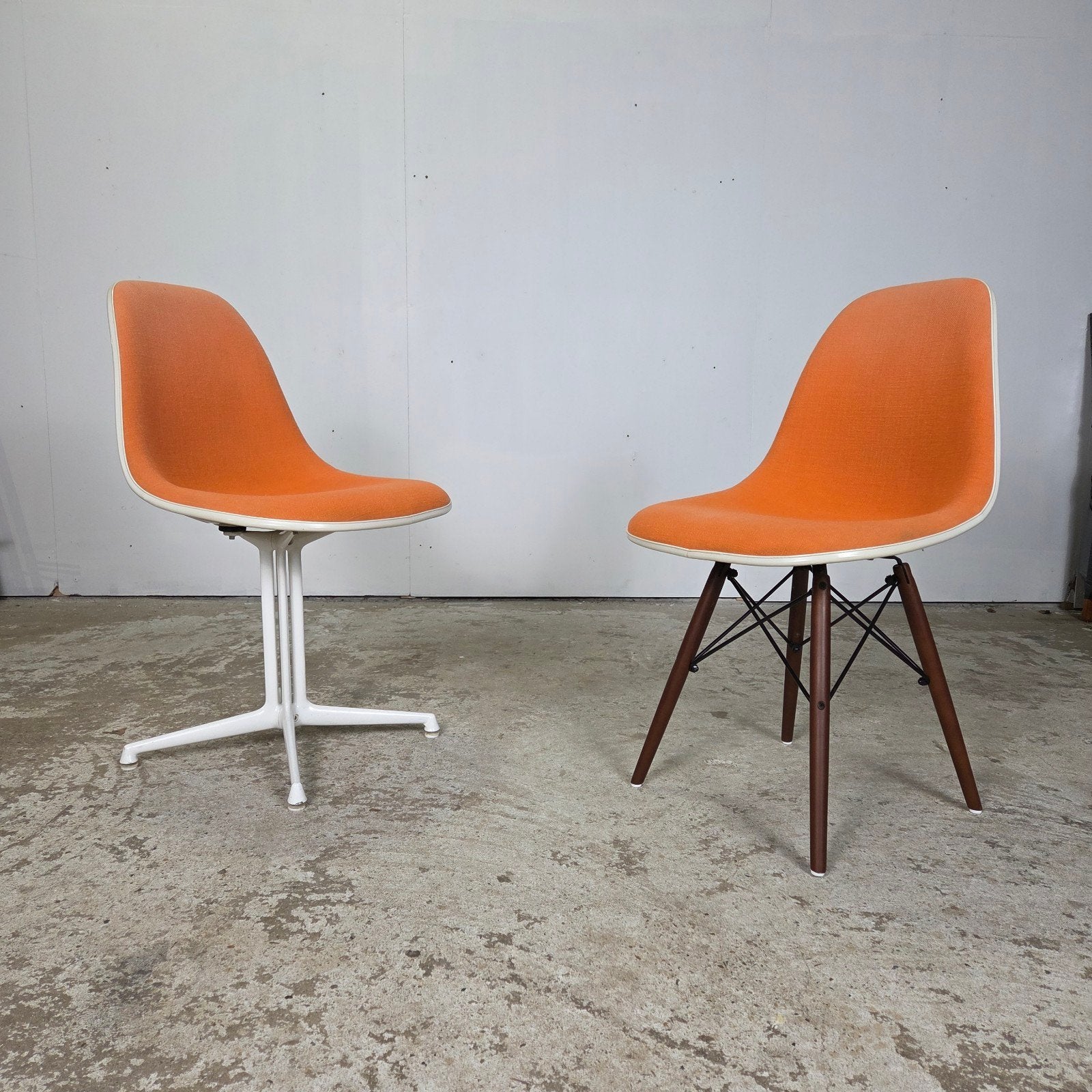 Setprijs! Eames Herman Miller, Fehlbaum stoelen fiberglass, Huis en Inrichting, Stoelen, Ophalen, Gebruikt, Twee, Bruin