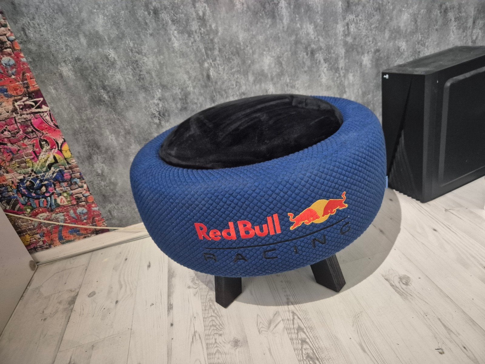 Red Bull Racing poef/voetenbank - uniek en stijlvol, Ophalen, Gebruikt, Blauw, Modern